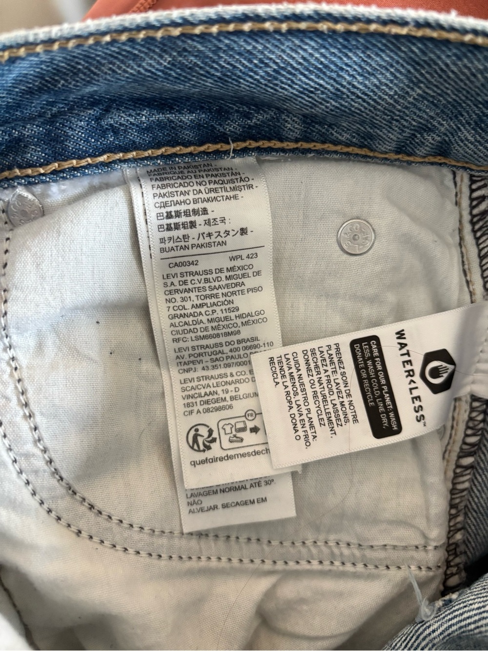 Levi’s ‘94 Baggy Jeans - Picture 7 of 9